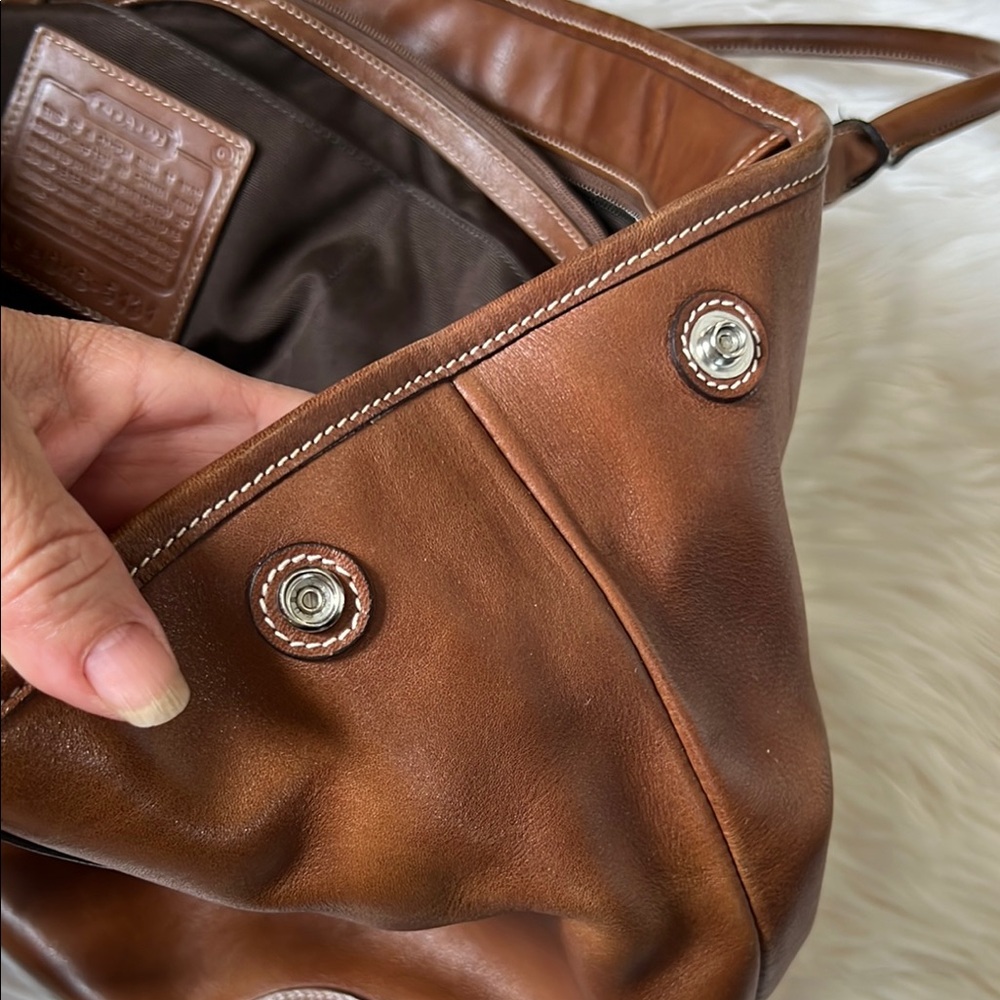 Coach vintage elegant  Tan Leather Handbag - Picture 6 of 10